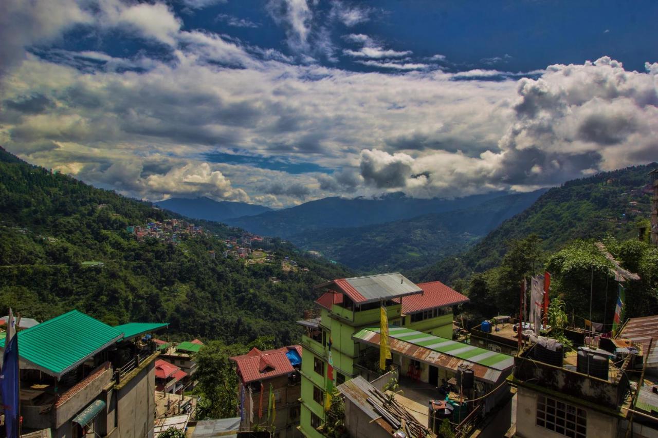 Oyo 17078 Saint Hotel Gangtok Exterior photo